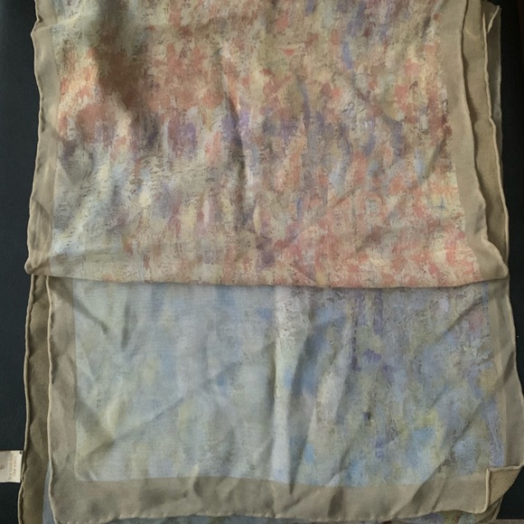 Art Gallery of Ontario Scarf - Picture 2 of 3